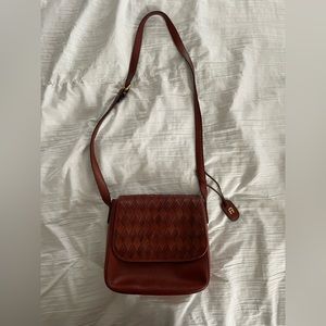 Vintage brown woven leather crossbody Entienne Aignwr purse. From late 70s.